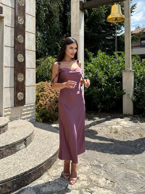 Roché Mauve Luxe – Dress with ribbons in purple with a pink undertone