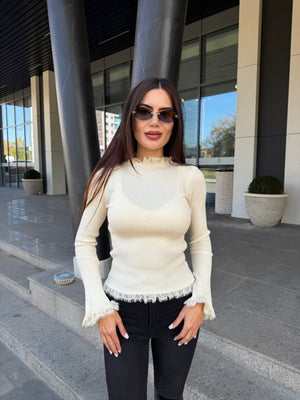 LACE KNIT TOP – knitted top with lace details